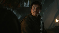 extant_GameOfThrones_3x04-KissedByFire_1963