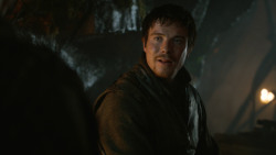 extant_GameOfThrones_3x04-KissedByFire_1966