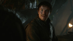extant_GameOfThrones_3x04-KissedByFire_1967