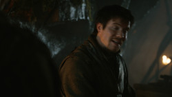 extant_GameOfThrones_3x04-KissedByFire_1968