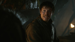 extant_GameOfThrones_3x04-KissedByFire_1969