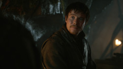 extant_GameOfThrones_3x04-KissedByFire_1974