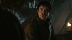 extant_GameOfThrones_3x04-KissedByFire_1981