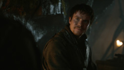 extant_GameOfThrones_3x04-KissedByFire_1988