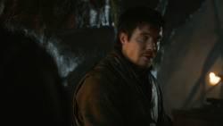 extant_GameOfThrones_3x04-KissedByFire_1992