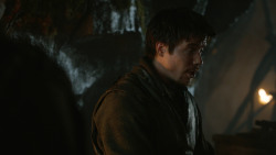 extant_GameOfThrones_3x04-KissedByFire_1998