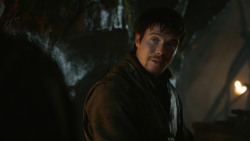 extant_GameOfThrones_3x04-KissedByFire_2000