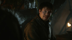 extant_GameOfThrones_3x04-KissedByFire_2004