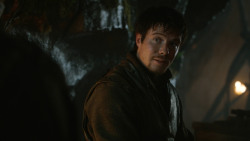extant_GameOfThrones_3x04-KissedByFire_2005