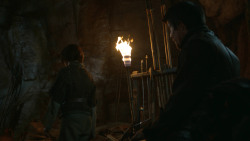 extant_GameOfThrones_3x04-KissedByFire_2010