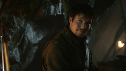 extant_GameOfThrones_3x04-KissedByFire_2015