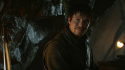 extant_GameOfThrones_3x04-KissedByFire_2033