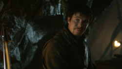 extant_GameOfThrones_3x04-KissedByFire_2045