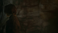 extant_GameOfThrones_3x04-KissedByFire_2047