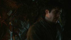 extant_GameOfThrones_3x04-KissedByFire_2054