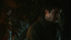 extant_GameOfThrones_3x04-KissedByFire_2055