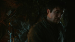 extant_GameOfThrones_3x04-KissedByFire_2056