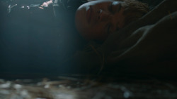 extant_GameOfThrones_3x04-KissedByFire_2063