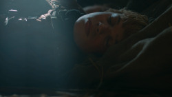 extant_GameOfThrones_3x04-KissedByFire_2065