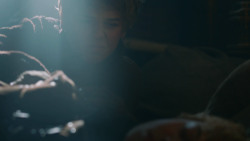 extant_GameOfThrones_3x04-KissedByFire_2070