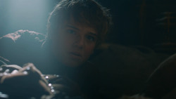 extant_GameOfThrones_3x04-KissedByFire_2075