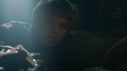 extant_GameOfThrones_3x04-KissedByFire_2076