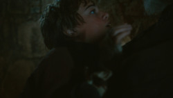 extant_GameOfThrones_3x04-KissedByFire_2099