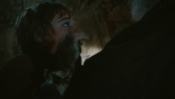 extant_GameOfThrones_3x04-KissedByFire_2100