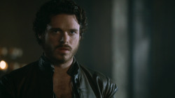 extant_GameOfThrones_3x04-KissedByFire_2125