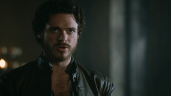 extant_GameOfThrones_3x04-KissedByFire_2126