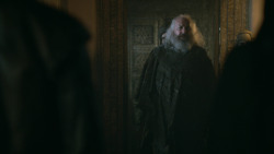 extant_GameOfThrones_3x04-KissedByFire_2146