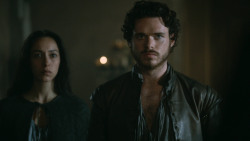 extant_GameOfThrones_3x04-KissedByFire_2150