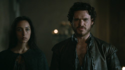 extant_GameOfThrones_3x04-KissedByFire_2167