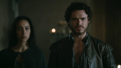 extant_GameOfThrones_3x04-KissedByFire_2170