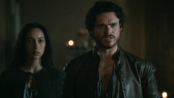 extant_GameOfThrones_3x04-KissedByFire_2178