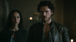 extant_GameOfThrones_3x04-KissedByFire_2183