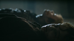 extant_GameOfThrones_3x04-KissedByFire_2207