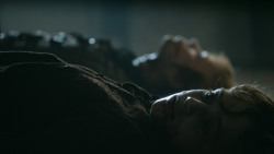 extant_GameOfThrones_3x04-KissedByFire_2209