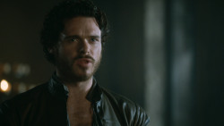 extant_GameOfThrones_3x04-KissedByFire_2219