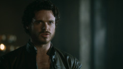 extant_GameOfThrones_3x04-KissedByFire_2225
