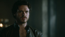 extant_GameOfThrones_3x04-KissedByFire_2226