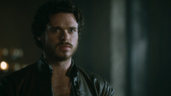 extant_GameOfThrones_3x04-KissedByFire_2232
