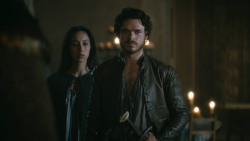 extant_GameOfThrones_3x04-KissedByFire_2265