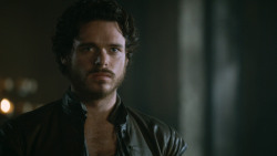 extant_GameOfThrones_3x04-KissedByFire_2277