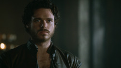extant_GameOfThrones_3x04-KissedByFire_2279