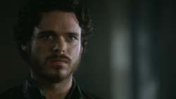 extant_GameOfThrones_3x04-KissedByFire_2289