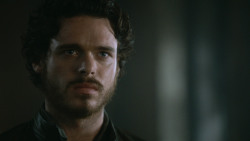 extant_GameOfThrones_3x04-KissedByFire_2291