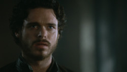extant_GameOfThrones_3x04-KissedByFire_2292