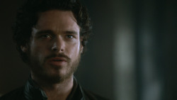 extant_GameOfThrones_3x04-KissedByFire_2298