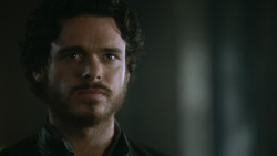 extant_GameOfThrones_3x04-KissedByFire_2300